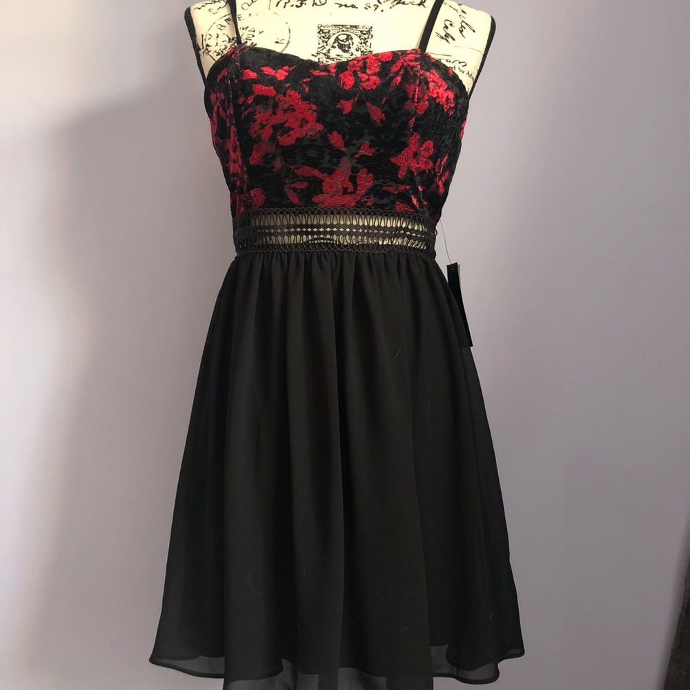 BCX Spaghetti Strap Dress Size 7 NWT ❤️